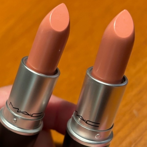 2 MAC Lipsticks Myth - Picture 2 of 16